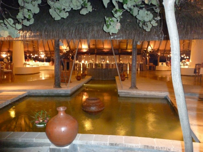 Um dos restaurantes do Resort