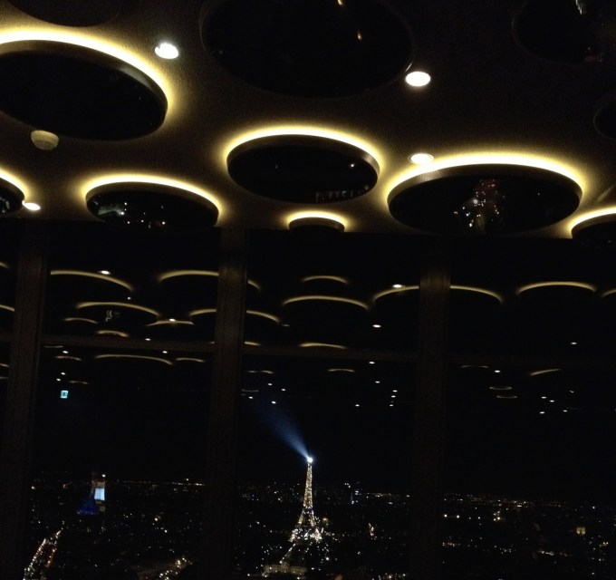 And to close the day a dinner at Le Ciel de Paris with this view E pra fechar o dia um jantar no Le Ciel de Paris com essa vista